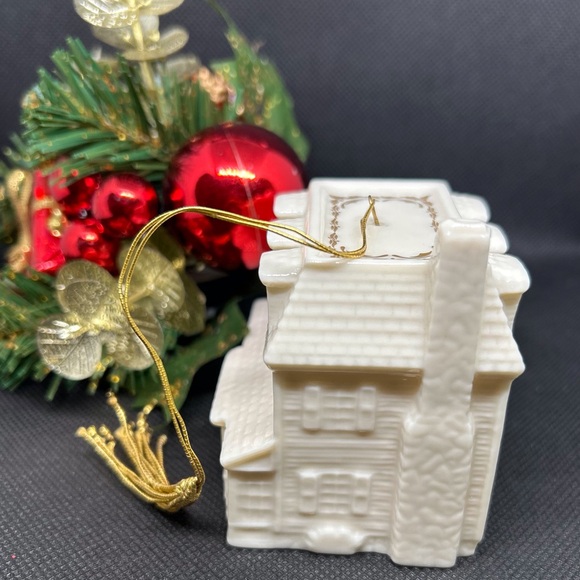 LENOX 1990 CHRISTMAS VILLAGE INN ORNAMENT - Picture 11 of 12